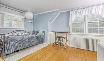 5 Woodland Pl, Airmont, NY 10952