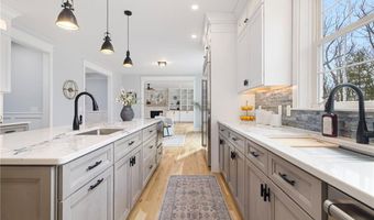 35 Beech Crest Rd, East Greenwich, RI 02818