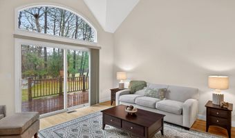 5 Blue Meadow Ct 5, Bourne, MA 02532