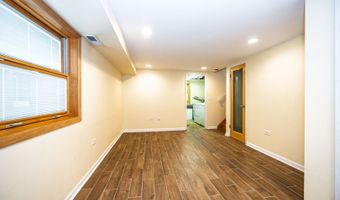 106 W Cedar St, Arlington Heights, IL 60005