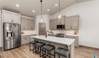 414 N Almond Ave, Brandon, SD 57005