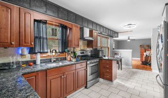 40 Elm St, Beachwood, NJ 08722