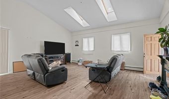 129 Simmonsville Ave, Johnston, RI 02919