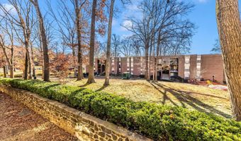 3316 WOODBURN VILLAGE Dr 12, Annandale, VA 22003