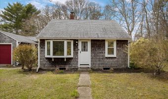 61 Old Phinneys Ln, Barnstable, MA 02630