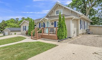 41 Dewey St, Arnolds Park, IA 51331