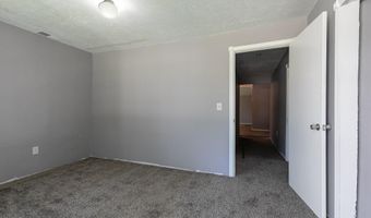 827 S Griffith Ave, Aurora, MO 65605
