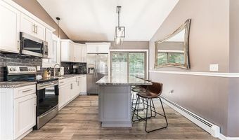 42 Seminole Trl, Cranston, RI 02921