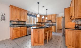 8 Summer Brook Ln, Cromwell, CT 06416