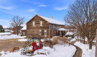 4402 220Th Trl, Amana, IA 52203