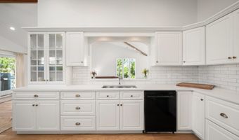 5 W 4TH St, Barnegat Light, NJ 08006