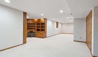 805 27th St SW, Austin, MN 55912