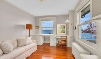 4 Van Zandt Ave, Newport, RI 02840