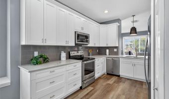 5610 GOLDEN ISLES Dr, Apollo Beach, FL 33572