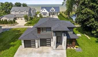 2257 E SHORE Dr, Green Bay, WI 54302