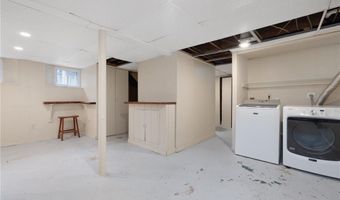 19 County St, Newport, RI 02840