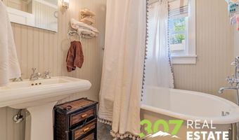 916 Canyon Ave, Cody, WY 82414