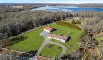 141 Peckham Rd, Little Compton, RI 02837