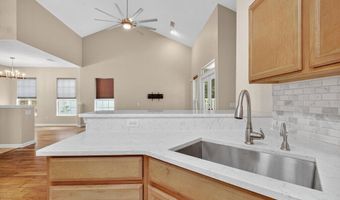 800 PARADISE Ln, Atlantic Beach, FL 32233