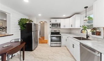 103 Everglade Ave, Warwick, RI 02886