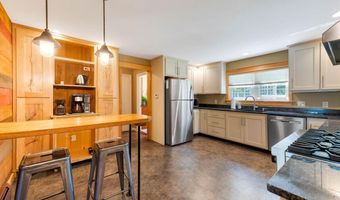 36 Woodlawn Ave, Auburn, ME 04210