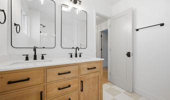 2610 Chestnut Ave, Carlsbad, CA 92010