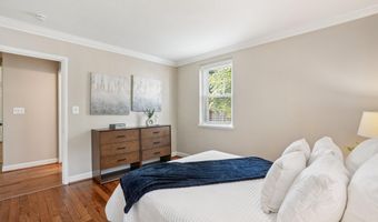 2824 S ABINGDON St A2, Arlington, VA 22206