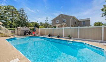 19 Spruce St, Beachwood, NJ 08722