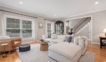105 Hunting Hill Dr, Cumberland, RI 02864