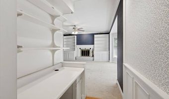 477 Redwood Forest Dr, Ballwin, MO 63021