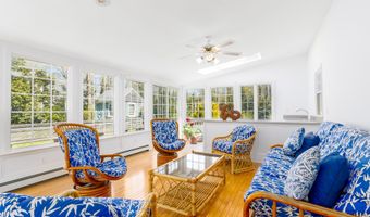 16 Emmons Rd, Falmouth, MA 02540