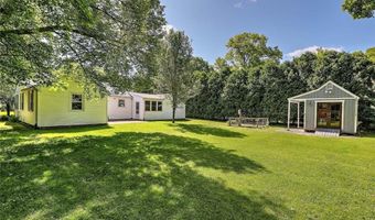 9 Roberta Dr, Barrington, RI 02806