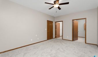 701 S 3rd St, Beresford, SD 57004