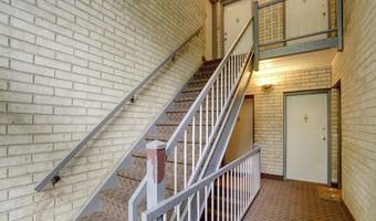 7717 DONNYBROOK Ct 103, Annandale, VA 22003