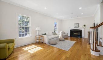 42 Camden Rd, Narragansett, RI 02882