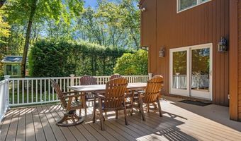 24 GREENWOOD Ln, Lincoln, RI 02865