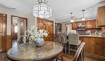 4 Karen Ln, Bristol, RI 02809