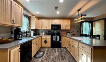 8 Breezy Knoll Ln, Baileyville, ME 04694