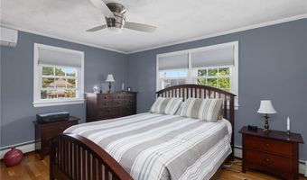 1 Adelaide Ave, Bristol, RI 02809