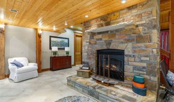 300 Eagle Point Dr, Albany, KY 42602