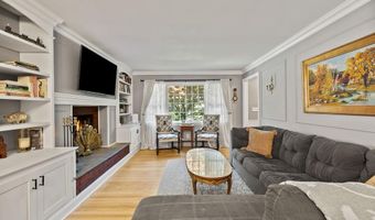 13 Provost Dr, Airmont, NY 10901