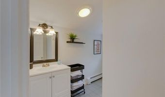 26 Cliff Ave 4, Newport, RI 02840
