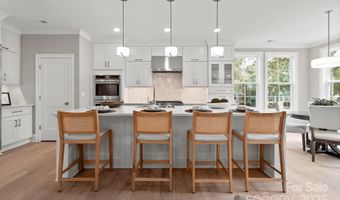 6910 Providence Ln W, Charlotte, NC 28226