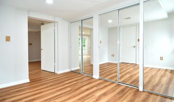 5701 RADNOR Ct, Bethesda, MD 20817
