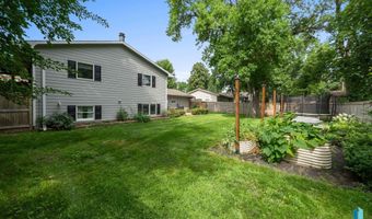 1513 E Sylvan Cir, Brandon, SD 57005