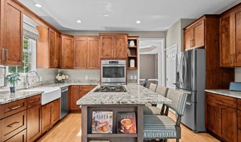 215 Beaumont Trl, Aurora, OH 44202