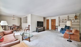 26 Devon Ln, Amherst, NY 14221