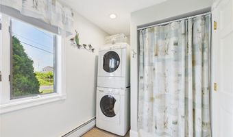 72 Marine Dr, Narragansett, RI 02882