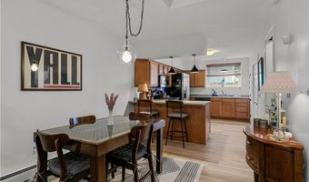 26 W Narragansett Ave 6, Newport, RI 02840