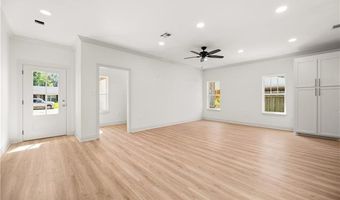 908 SNOW WHITE Dr, Alexandria, LA 71303
